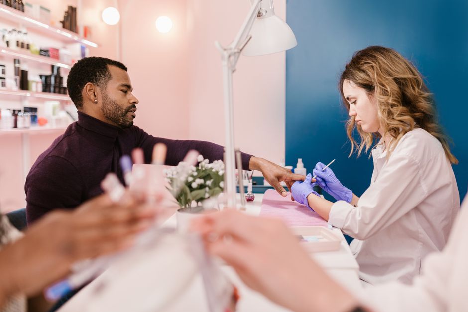 Manikura kod nail tehničara